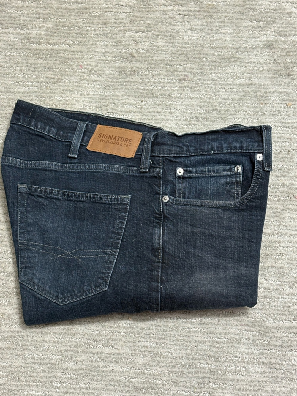 Signature by Levi Strauss Men's Dark Indigo Straight Jeans size 37 Slim